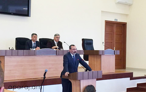 Artsakh Foreign Minister Karen Mirzoyan briefs the conference 