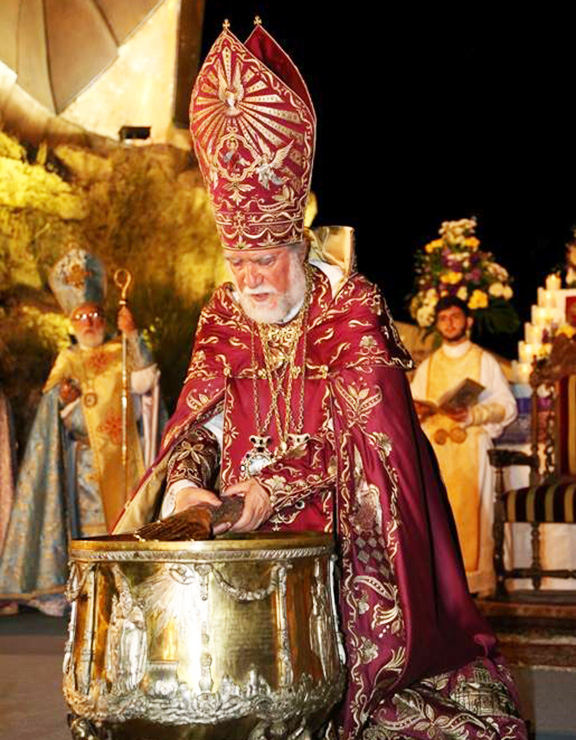 His Holiness Aram I, Catholicos of the Great House of Cilicia, stirs the Muron with the right hand of St. Gregory the Illuminator