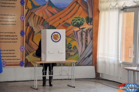 Voter at polling station in Armenia (Photo: Armenpress)