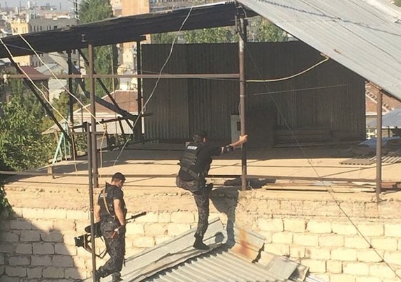 Photo captures armed group entering police headquarters