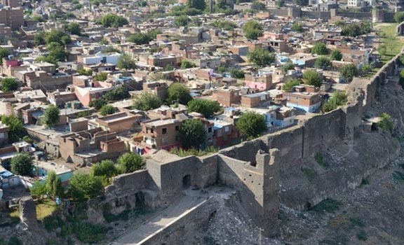 The walls of Diyarbakir (Tigranakert) Fortress (Source: Public Radio of Armenia)