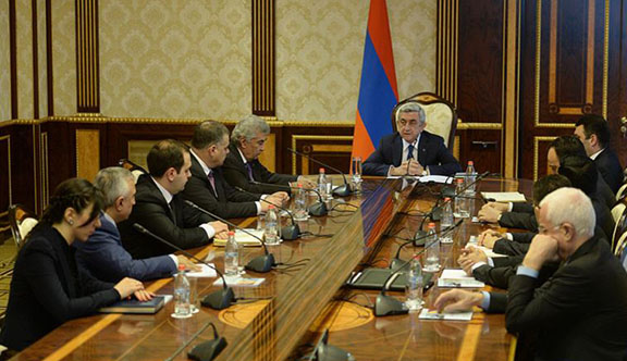  President Serzh Sarkissian meets members of a presidential commission on constitutional reform, Yerevan, 13 March 2015 (Source: RFE/RL)