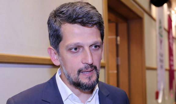 Garo Paylan speaking to reporters outside of HDP Istanbul headquarters (Source: Agos)