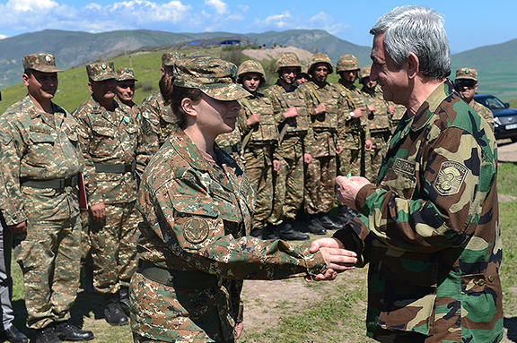 Armenian President Serzh Sarkisian awards a medal to Private Yurida Gabrielian after the April 2016 war in Karabakh. (Photo: president.am)