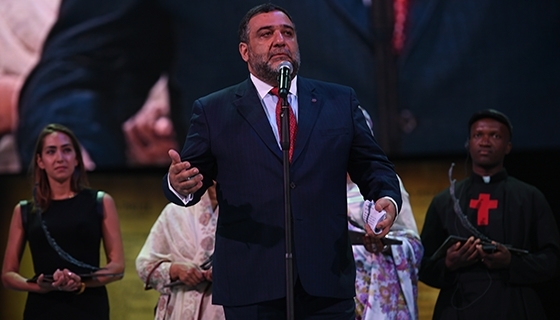 100 LIVES Co-Founder Ruben Vardanyan with Aurora Prize finalists (Photo: Aurora Prize)