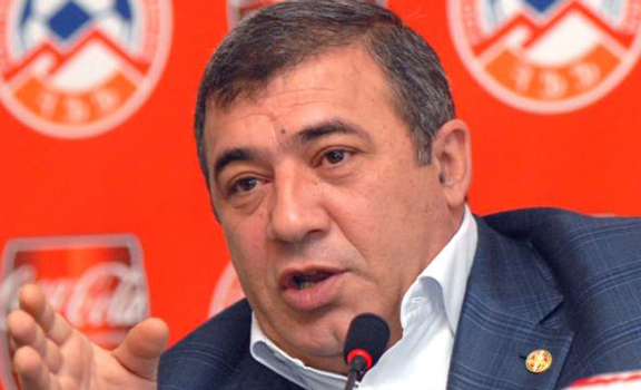 Businessman Ruben Hayrapetian at a news conference in Yerevan (Source: Photolure)