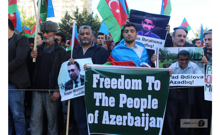 Azerbaijani Opposition Activists Hold Anti-corruption Protest in Baku