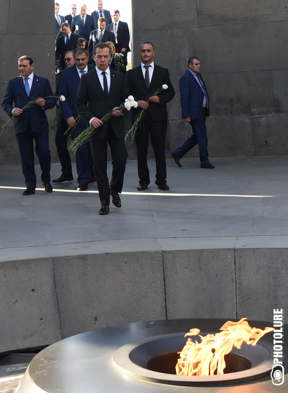 Dmitry Medvedev visits Tsitsernakaberd