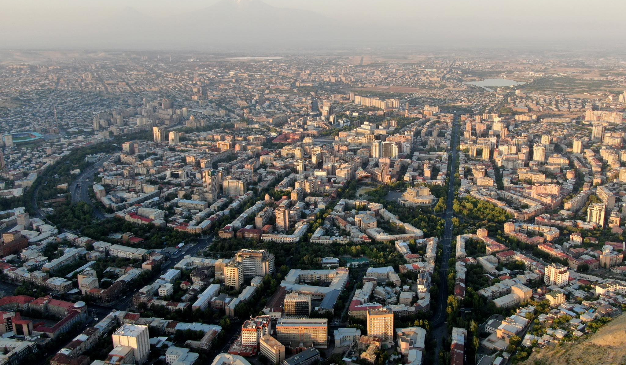 (Horizon Weekly) - Yerevan is once again struggling under a heavy blanket of smog, with air pollution reaching one of its worst points in recent years. According to the US Air Quality Index, air quality in parts of the capital city is now 239, a level classified as Very Unhealthy. The main pollutant is Fine