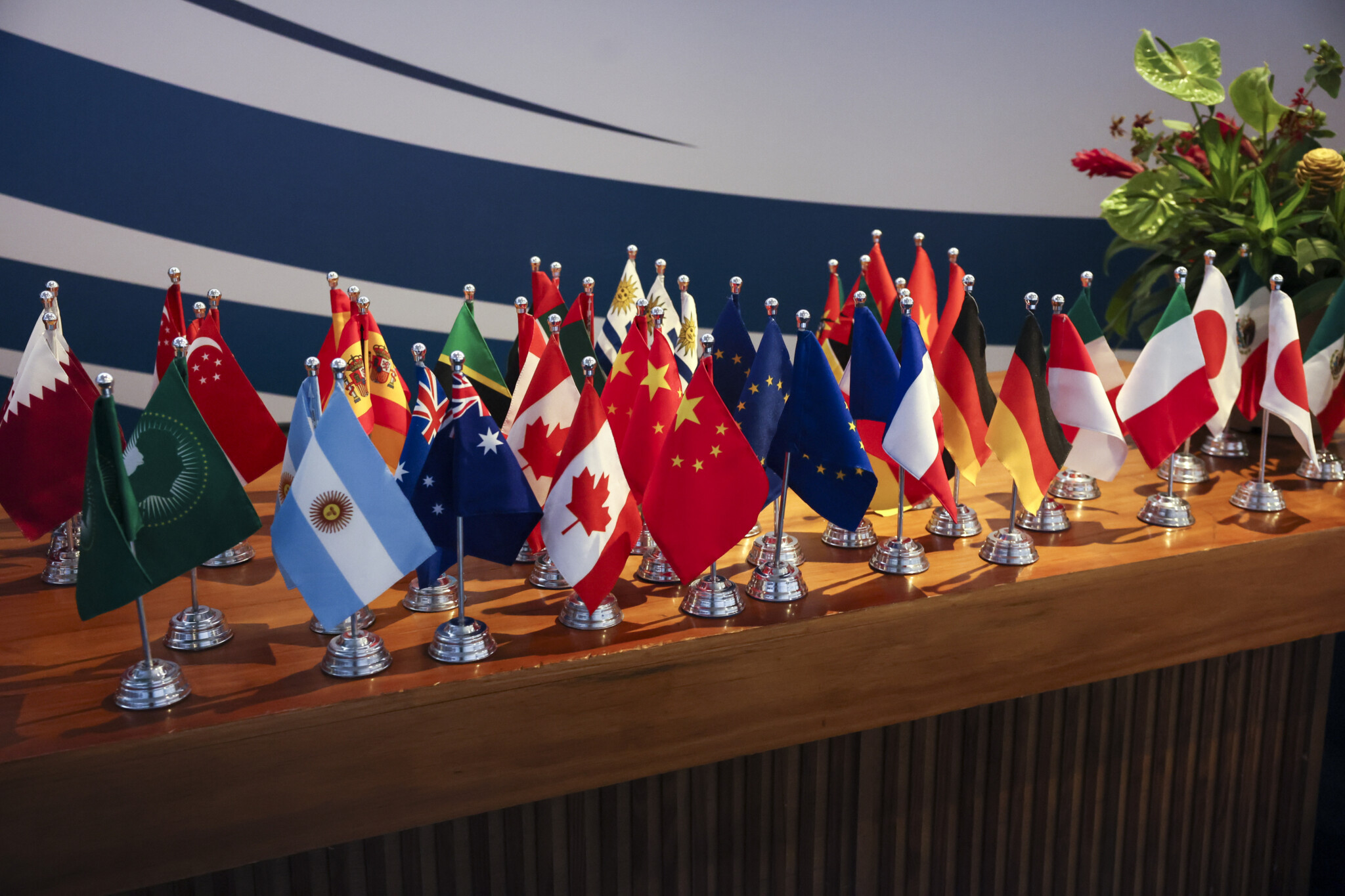 ԳԷՈՐԳ ՂՈՒԿԱՍԵԱՆ 2024 թ․ աշնանը «Հորիզոն»-ում տպագրուած «Ղարաբաղեան հակամարտութեան ներկայ հանգրուանի միջազգայնացումը» եւ 2025 թ․ աշնանը հրապարակուած «Ղարաբաղեան հիմնախնդրի միջազգայնացման ներկայ դրութիւնը» գրեթէ նոյնական վերնագիր կրող, բայց բովանդակութեամբ բաւական տարբեր յօդուածներում, հիմնուելով մի շարք փաստական հանգամանքների վրայ, համոզմունք ենք յայտնել, որ ինչպէս միջազգային իրաւունքի տեսանկիւնից, այնպէս էլ միջազգային յարաբերութիւնների առանցքային դերակատարների կողմից Ղարաբաղեան հակամարտութիւնը համարւում