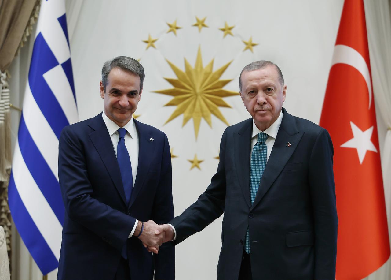 (Horizon Weekly) — After nearly two years without a high-level visit, Greek Prime Minister Kyriakos Mitsotakis travelled to Ankara last week for talks with President Recep Tayyip Erdogan, signalling a renewed effort to sustain dialogue between the two neighbours. The closed-door meeting was followed by the 6th session of the Turkey–Greece High-Level Cooperation Council. Mitsotakis