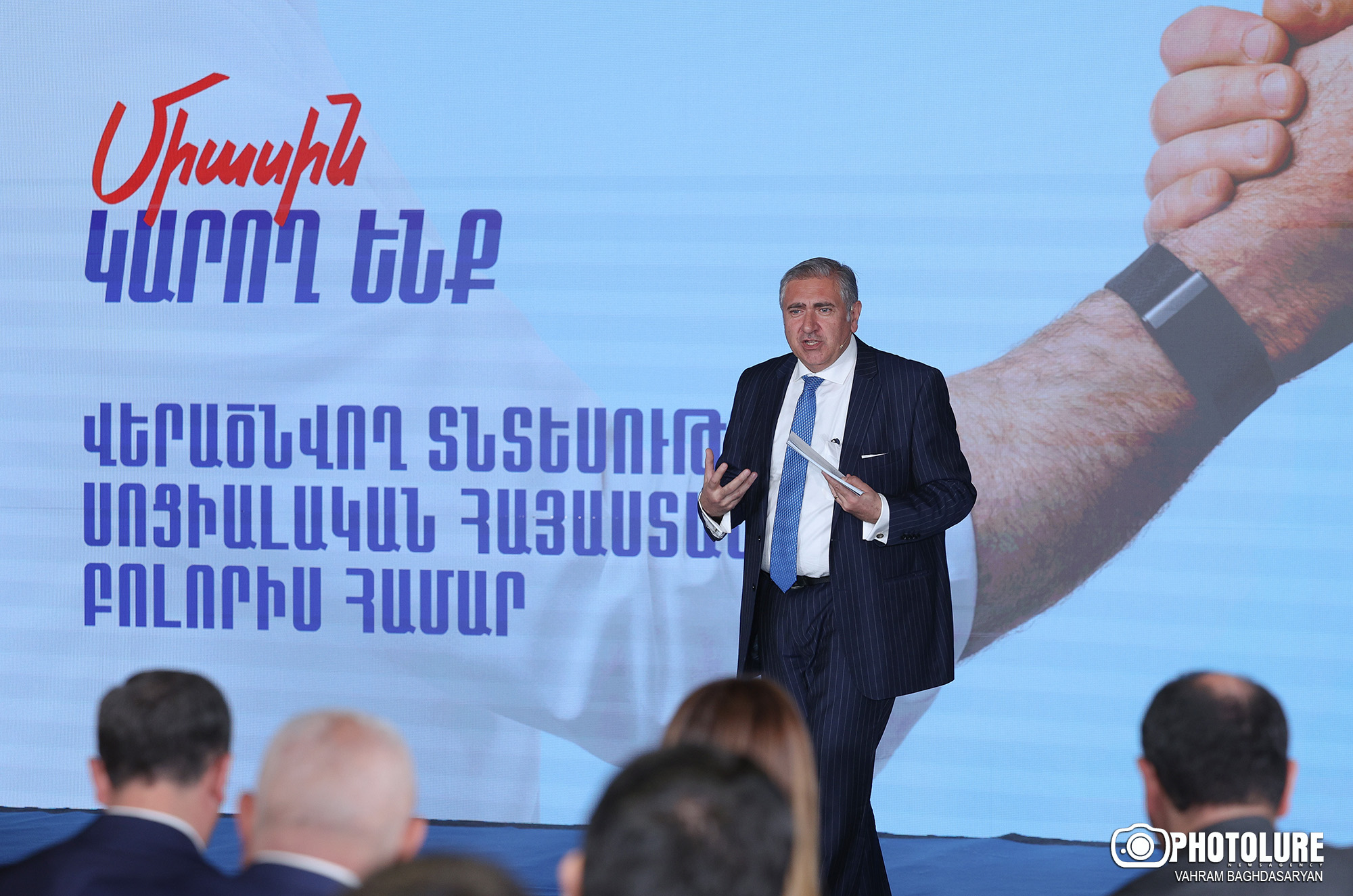 «Հայաստան» դաշինքը յառաջիկայ խորհրդարանական ընտրութիւններուն ընդառաջ հանրութեան դատին յանձնեց իր նախընտրական ծրագրի ընկերա-տնտեսական բաժինը, որ կը նպատակադրէ երկիրը դուրս բերել ներկայ ճգնաժամային վիճակէն ու ապահովել թռիչքային զարգացում։ Ծրագրի հիմնական դրոյթները ներկայացուցին Ազգային ժողովի «Հայաստան» խմբակցութեան պատգամաւորներ, ՀՅԴ անդամն Արթուր Խաչատրեանն ու Արծուիկ Մինասեանը՝ շեշտադրելով թէ՛ պատմական յաջողութիւններու վերականգնումը եւ թէ՛ ապագայակեդրոն բարեփոխումները։ Արթուր Խաչատրեան իր
