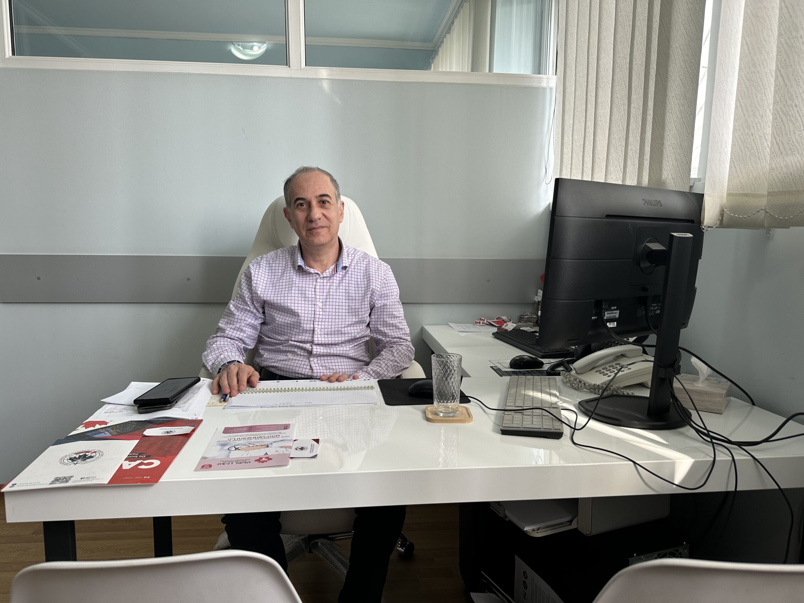 Գանատա-Եւրասիա առեւտրատնտեսական պալատը կեդրոնացած է Գանատայի եւ Եւրասիայի, եւ մասնաւորապէս Հայաստանի միջեւ գործարար կապերի հաստատման վրայ, որոնք ուղղուած կը լինեն տարբեր ոլորտներում համագործակցութեան հաստատմանը եւ խթանմանը, այդ թուում՝ պիզնես, առեւտուր, կառավարում, արտահանում, բժշկութիւն, զբօսաշրջութիւն, մշակութային փոխանակում, կրթութիւն, զարգացում եւ այլն: «Հորիզոն»-ի թղթակիցը զրուցել է առեւտրատնտեսական պալատի նախագահ Վարդգէս Աւագեանի հետ։ Պարզել ենք, թէ ինչ ուղի